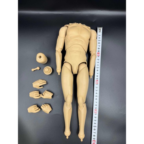 Figura maschile nuda